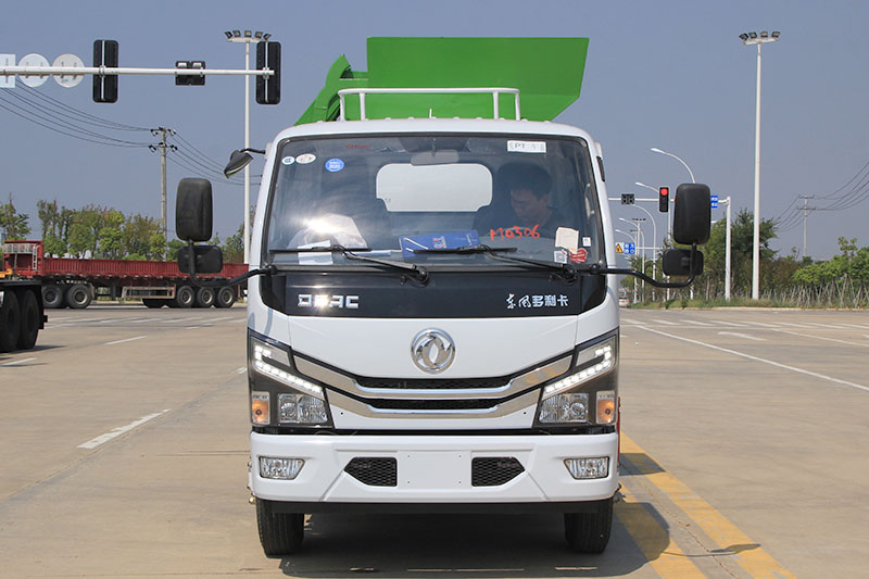 東風(fēng)小多利卡餐廚垃圾車(罐式）（4.5方）