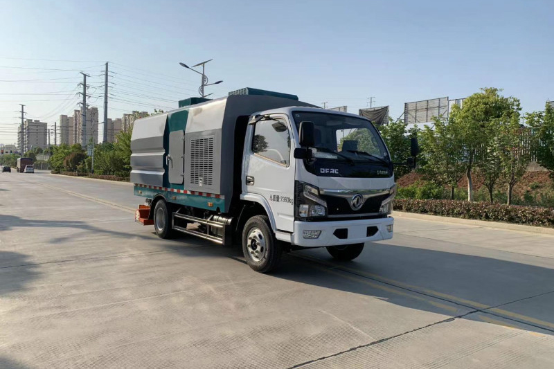 東風小多利卡吸塵車（后置吸塵）（1水4塵）