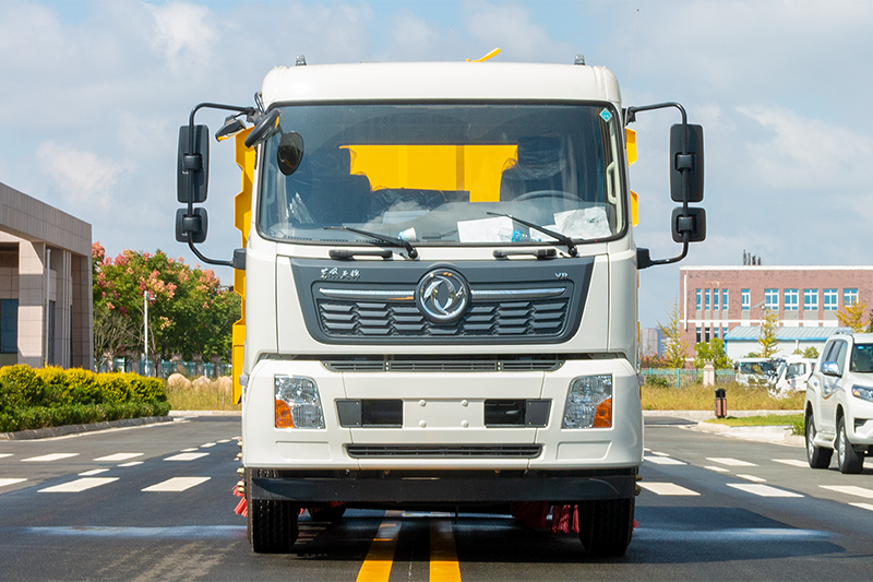 東風(fēng)天錦掃路車(chē)（4水8塵）