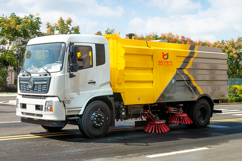 東風(fēng)天錦掃路車(chē)（4水8塵）