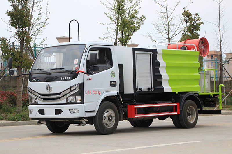 東風(fēng)小多利卡抑塵車（4.5方 藍(lán)牌）（30~40米霧炮）